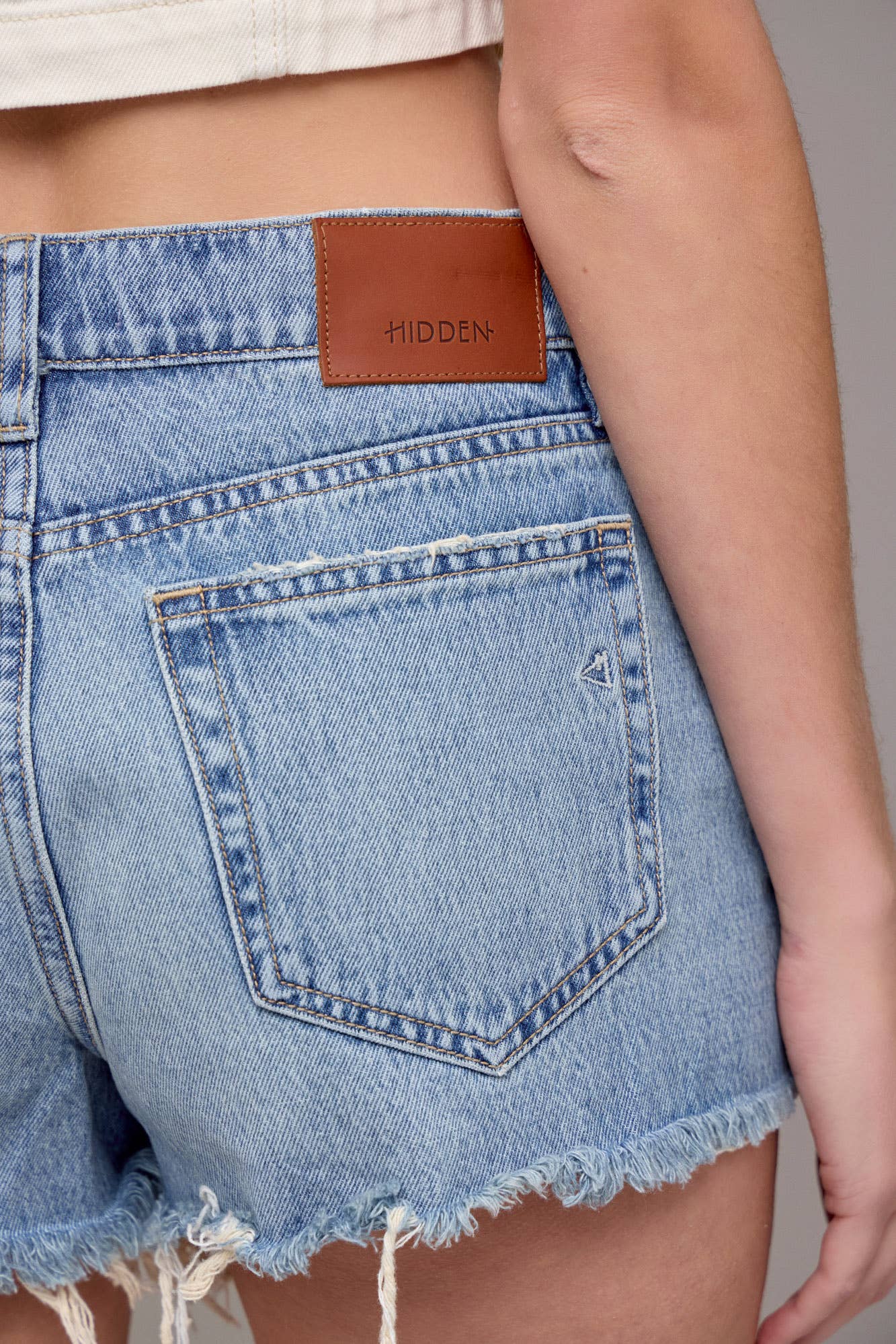 Medium Wash Rivet Embroidery Relaxed Short