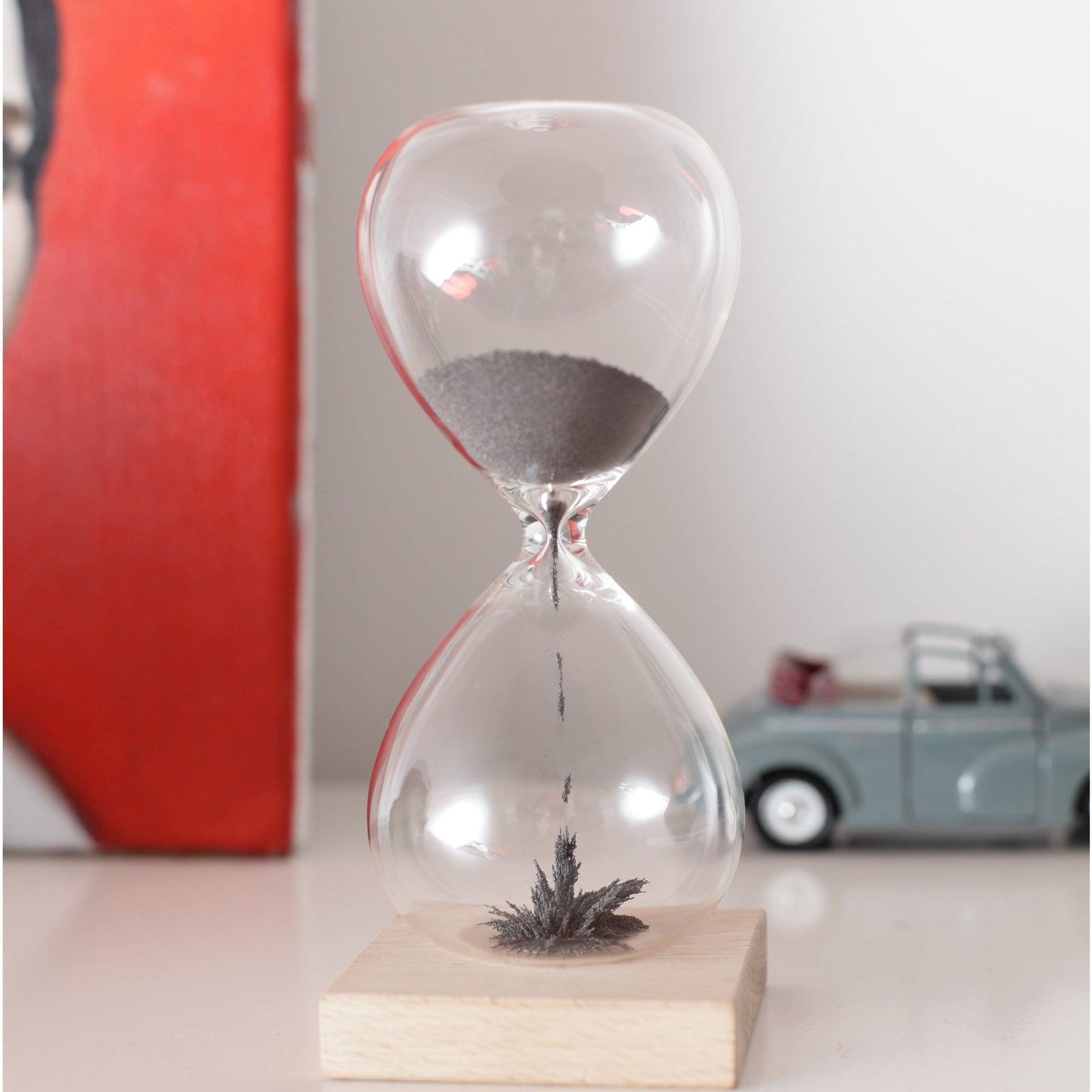 Magnetic Hourglass