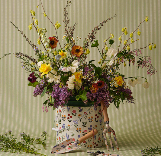 Garden Study 3.5 Gallon Bucket