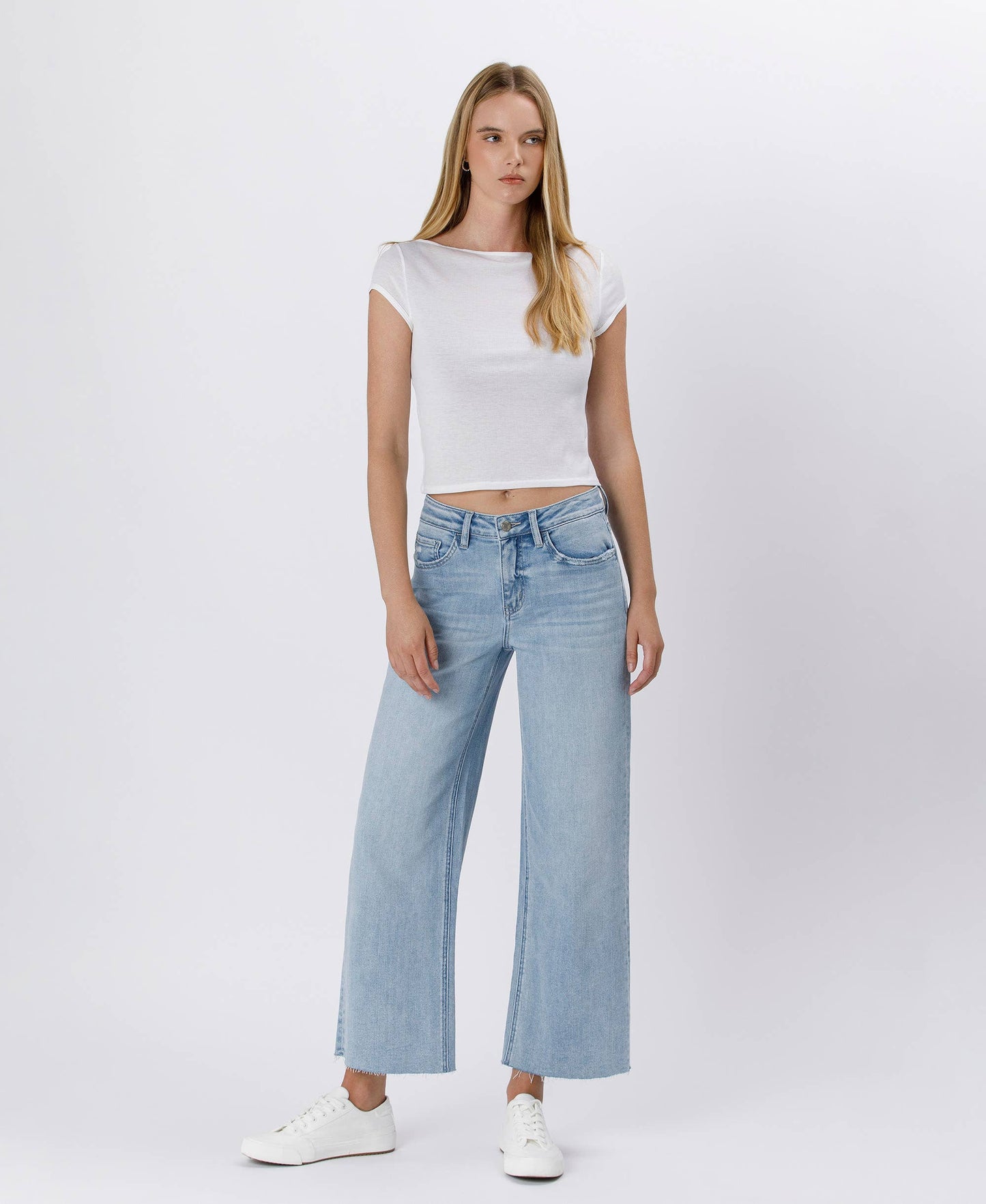 HIGH RISE LIGHT WASH RAW HEM WIDE LEG