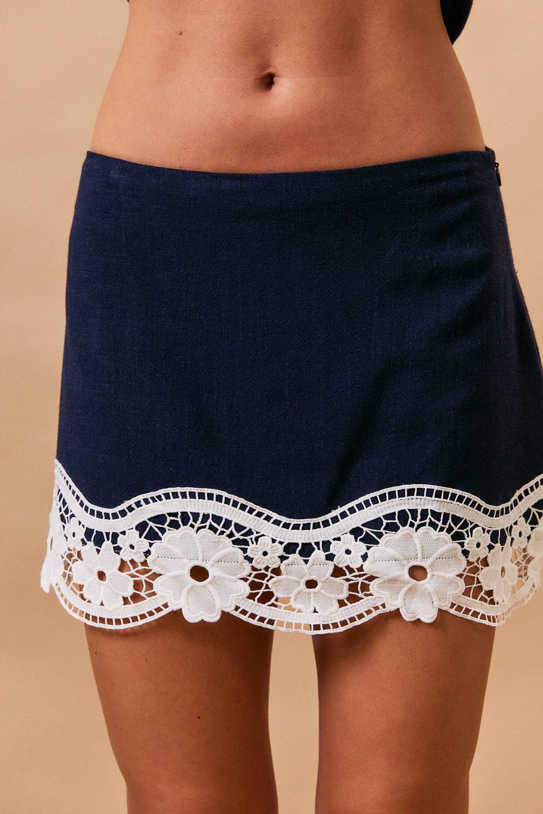 LOW WAISTED LACE DETAIL MINI SKIRT